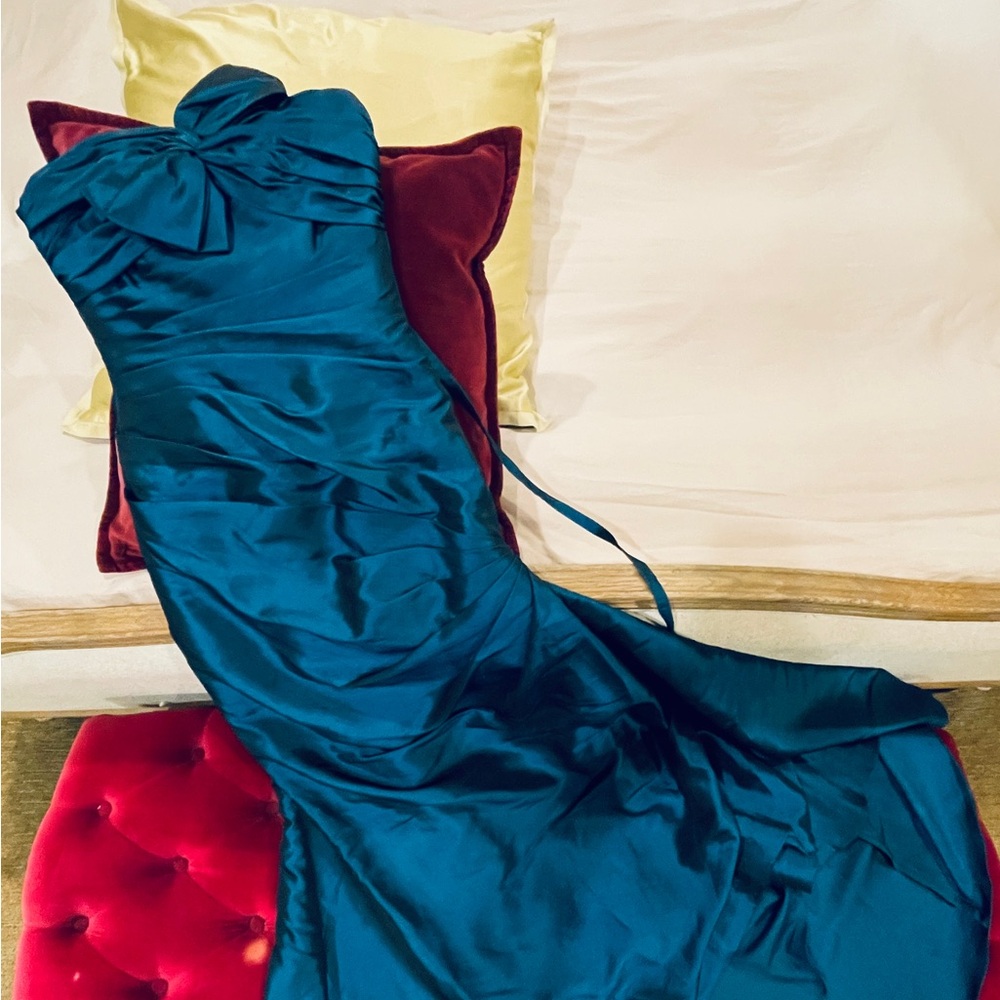 Elegant Teal Satin Gown with Bow